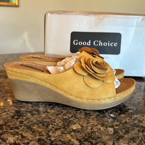 Good Choice Tokyo wedge flower sandal NIB 7.5 - Picture 2 of 10